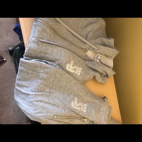 Shane Justin Tracksuit - Picture 5 of 7